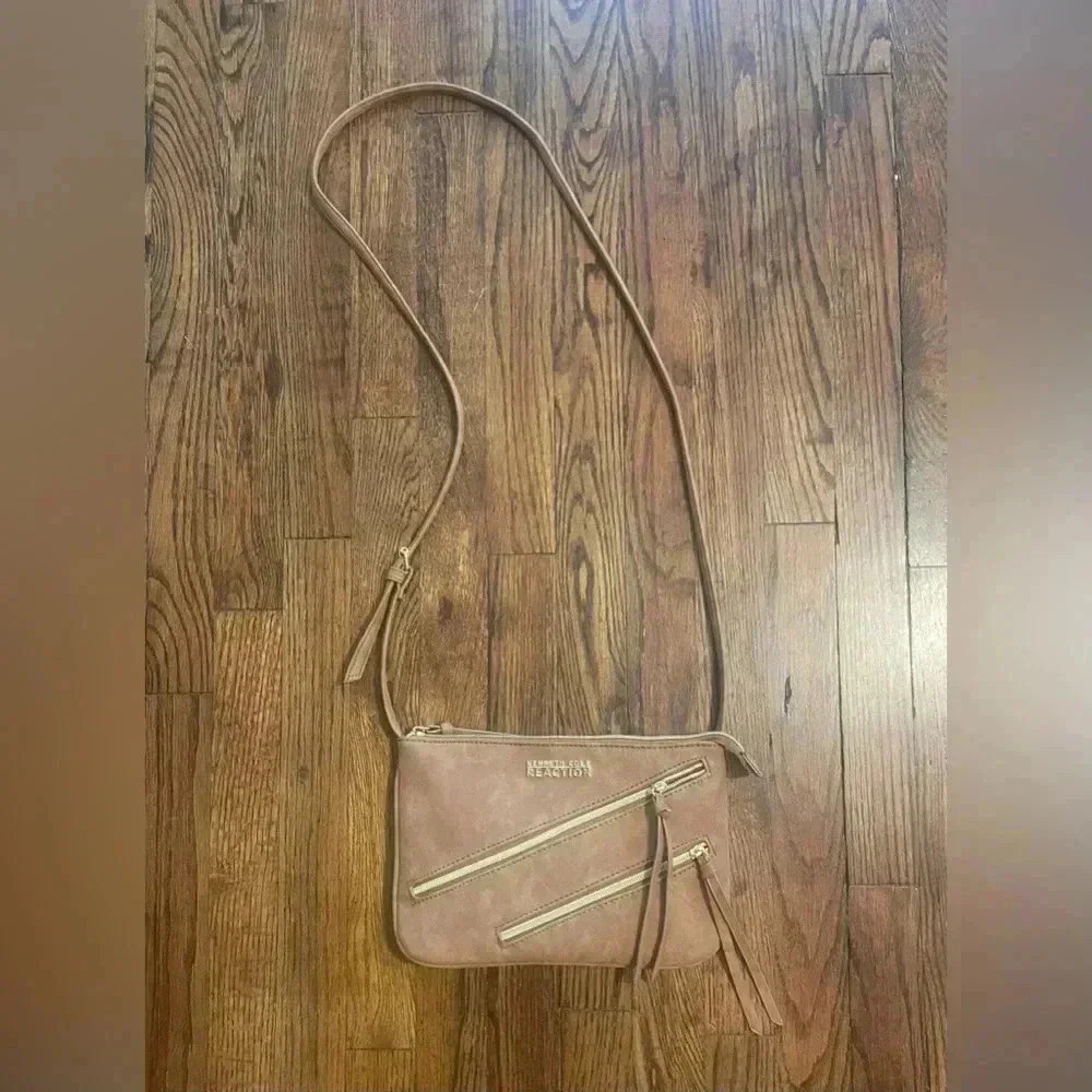 Kenneth Cole cross body purse
